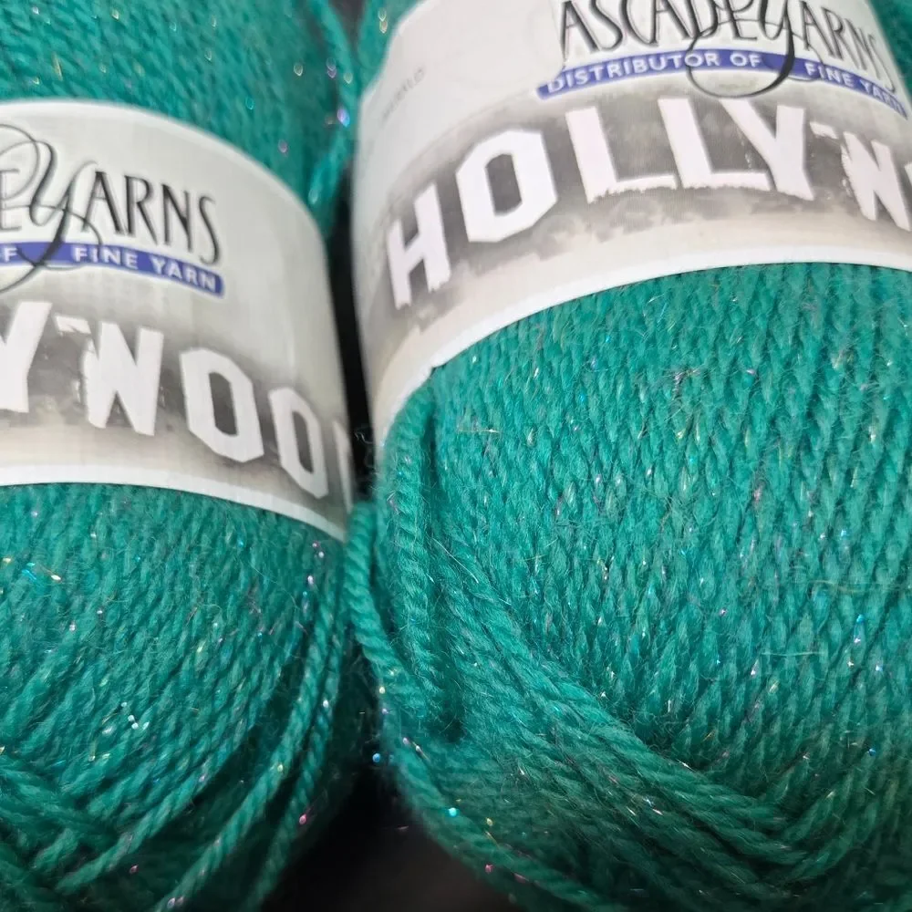 🎄🎄🎄 Cascade Yarns Hollywood Green Glittery Yarn 87% Superwash Wool